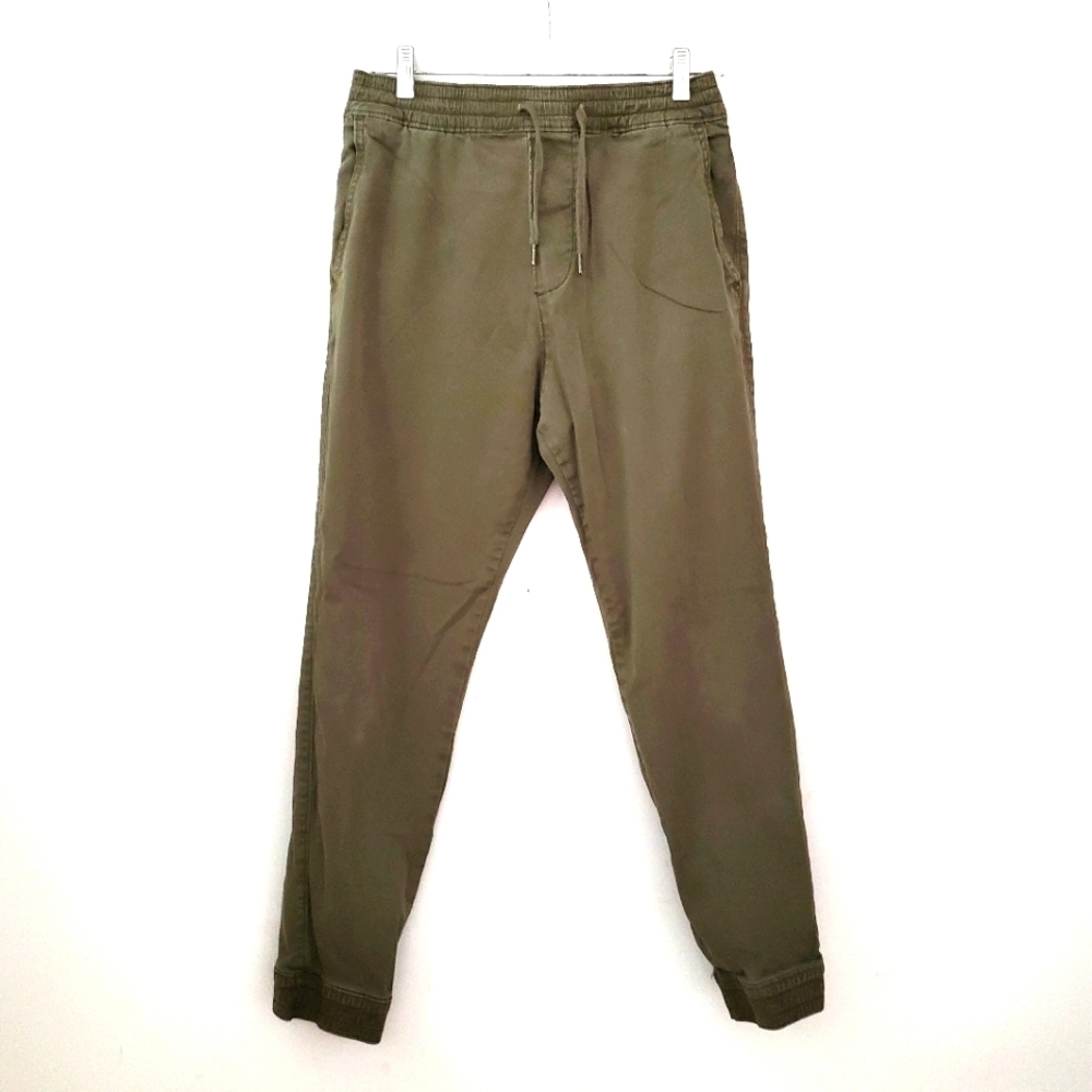 Hollister Jogger Khakis. Take in the Comfort.  Medium.